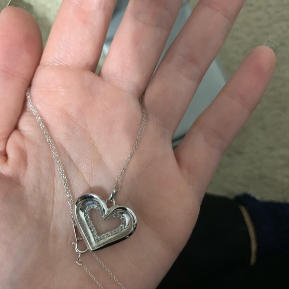 Heart shaped pendant necklace - Picture 2 of 5